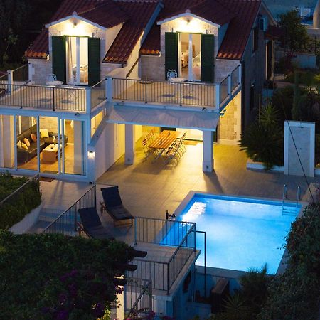 Villa Julia With Heated Pool, Ideal For Large Groups 밀나 외부 사진
