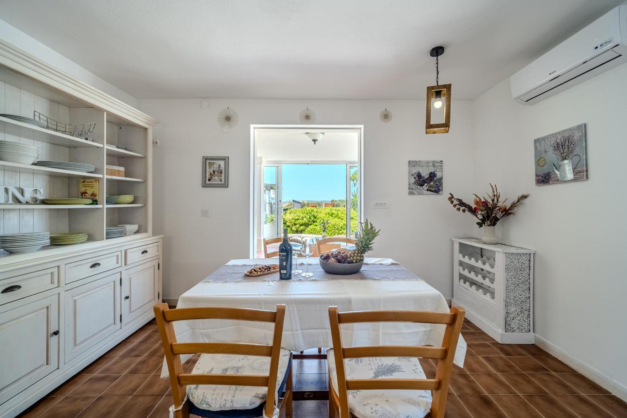 Villa Julia With Heated Pool, Ideal For Large Groups 밀나 외부 사진